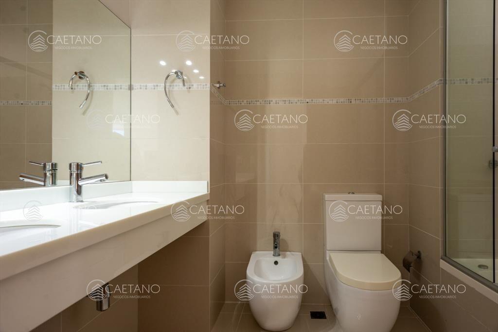 3 y dependencia Sunrise Tower, Piso Alto, Playa
