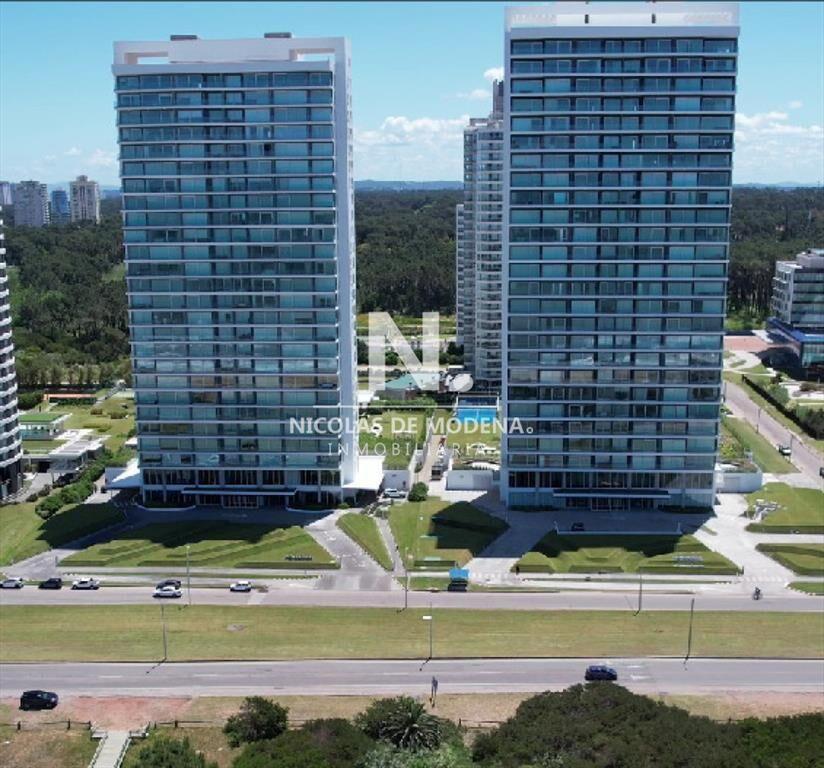 Vende departamento de 3 dormitorios en Punta del