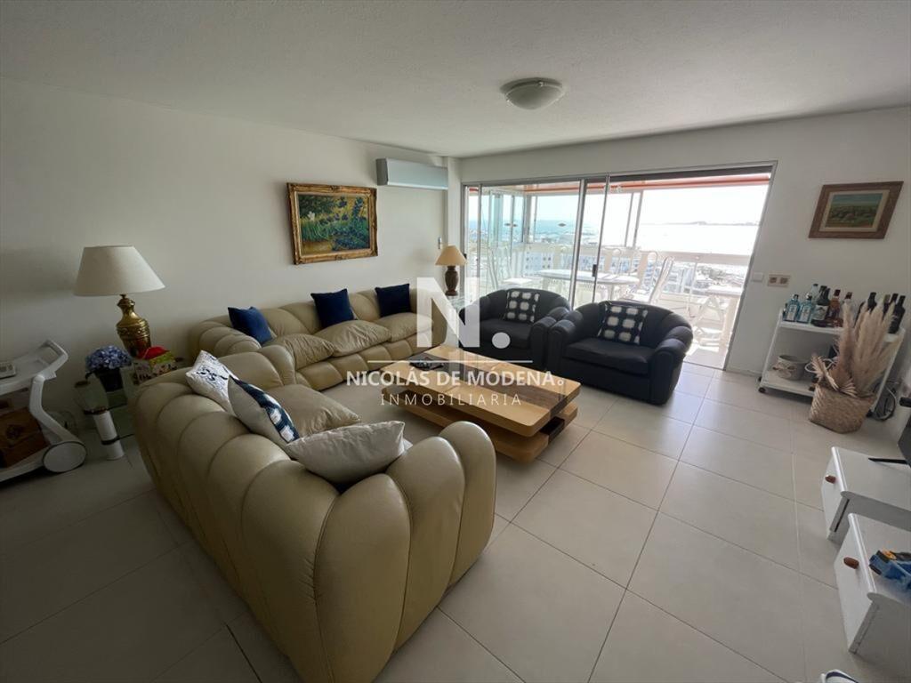 Apartamento de 3 dormitorios en Edificio Torreon , Playa Ma
