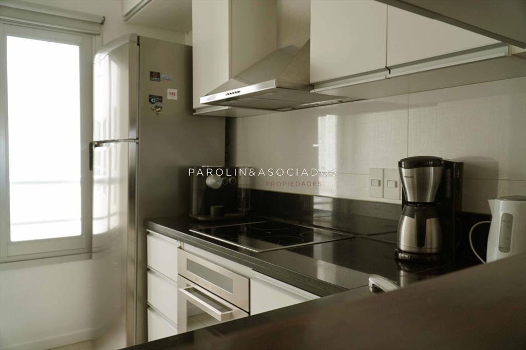 Apartamento de 3 dormitorios en venta en la Punta