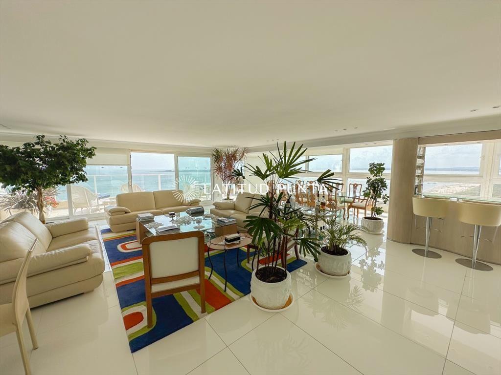 Mansa, pent house sobre primera linea