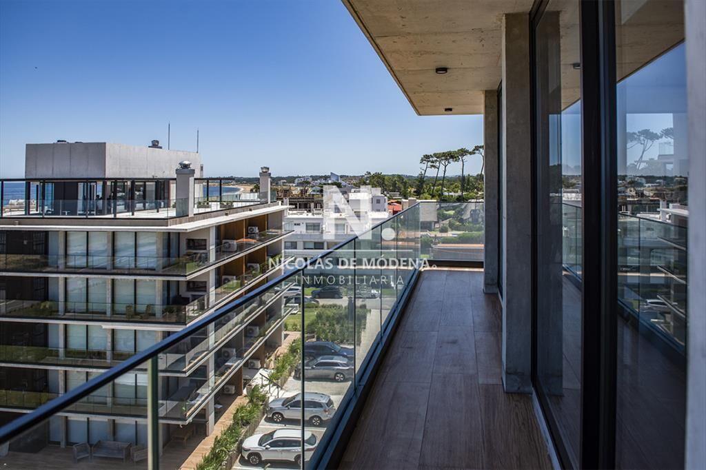 Primera Línea en Pinares: Exclusivo Apartamento de 2 Dormi