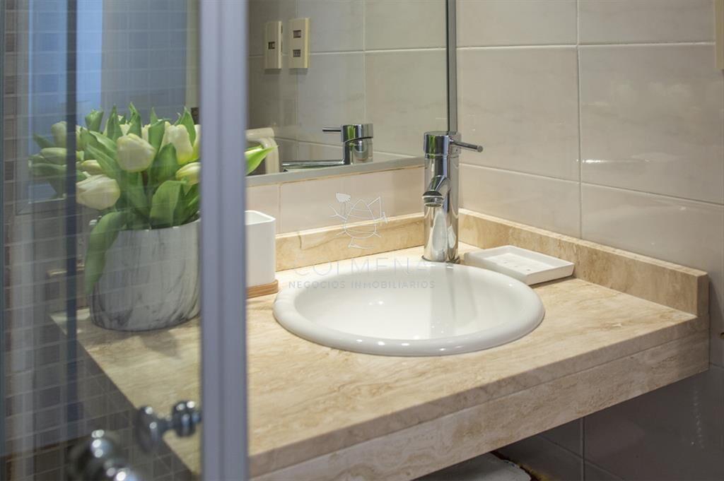 Apartamento de 2 dormitorios con vista al mar en venta en P