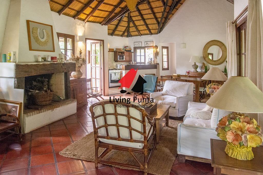 En venta casa de 1 dormitorio con dependencia en Cantegril