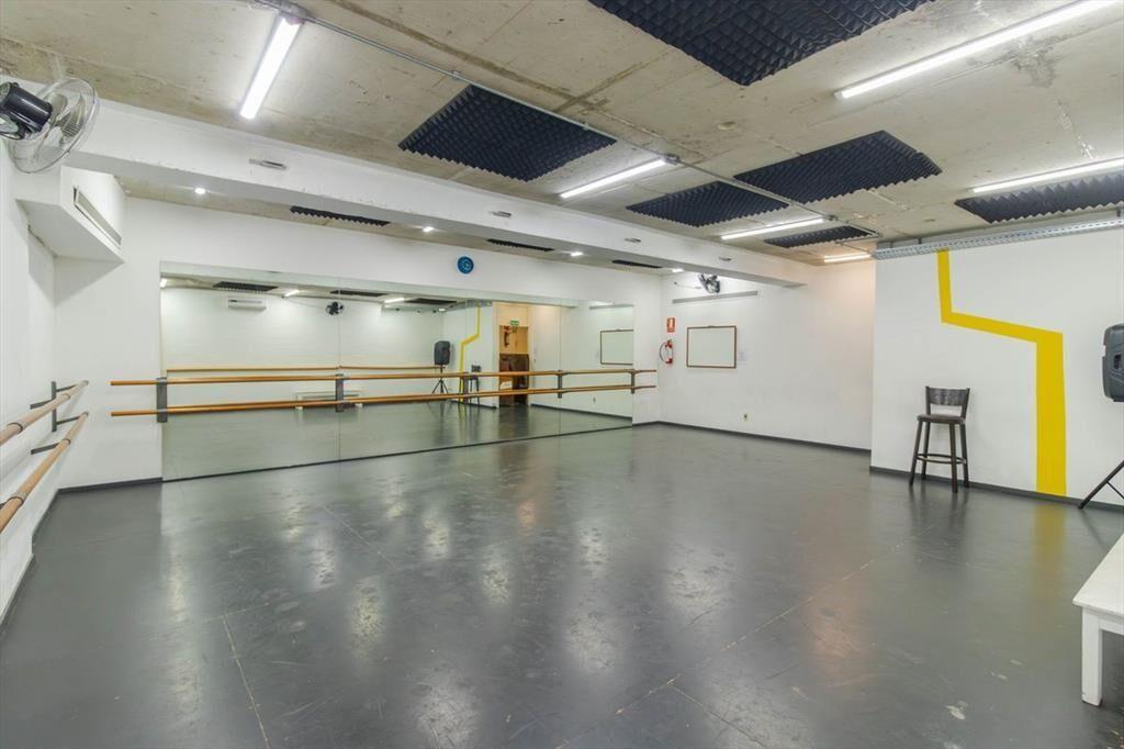 Alquiler Local Comercial sobre Arocena 876 m2