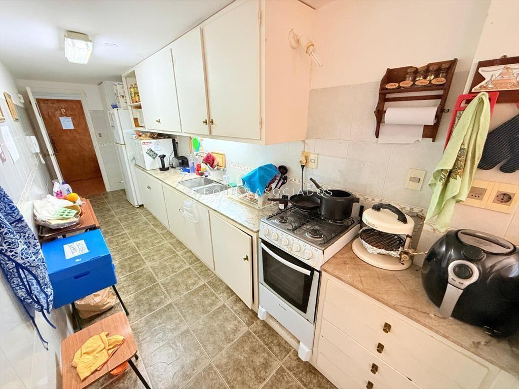 Apartamento con parrillero de 4 dormitorios al en