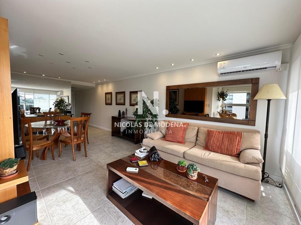 Apartamento de 2 dormitorios y medio en Playa ,