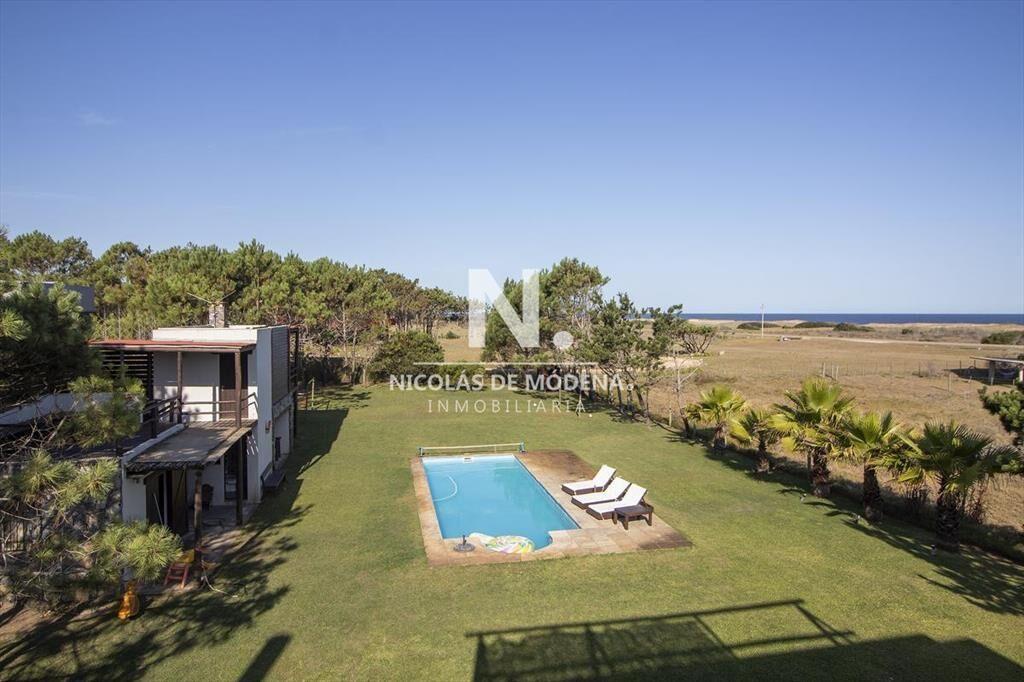 Casa con piscina y gran terreno