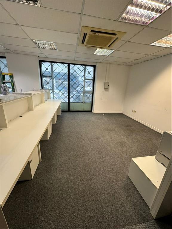 DOS NIVELES DE PLANTAS DE OFICINAS