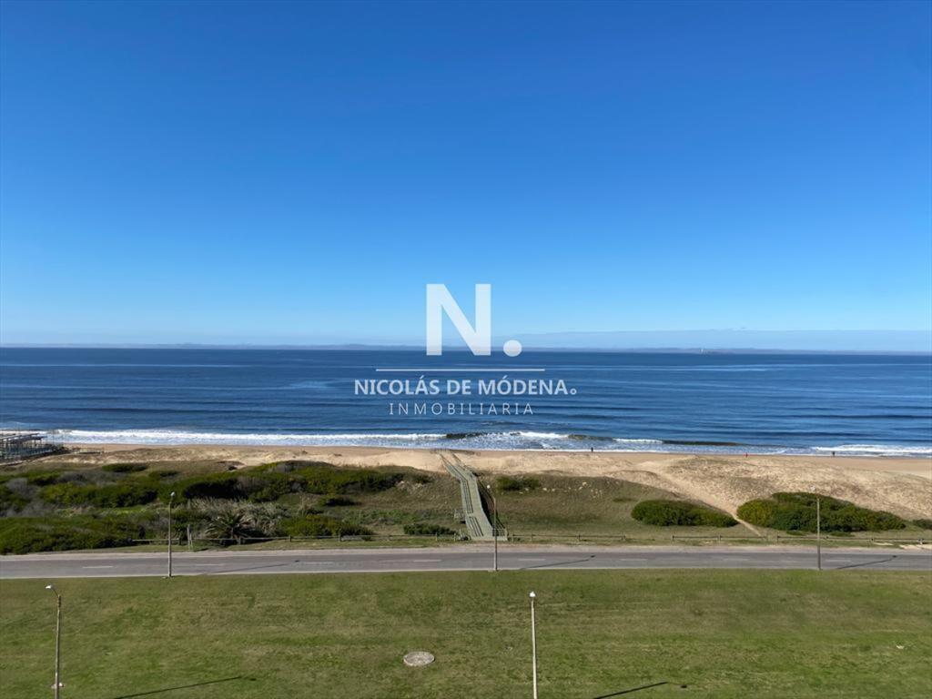 Vende departamento en Brava Punta del Este de 3
