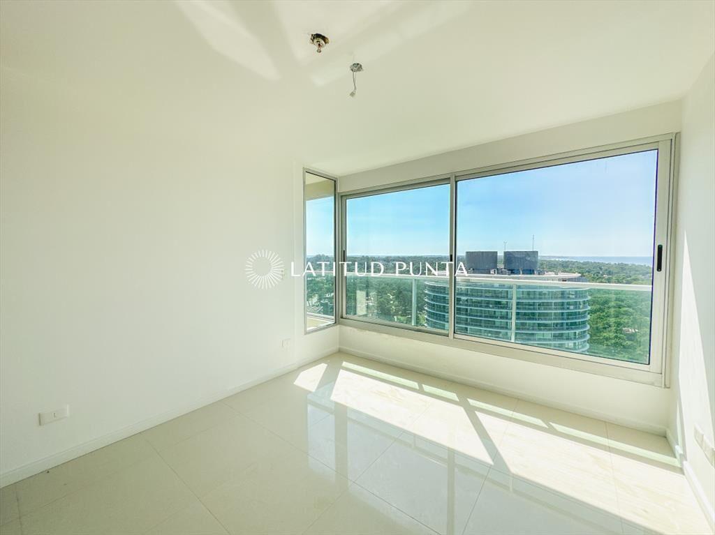 Apartamento en piso alto, 3 dormitorios y vista