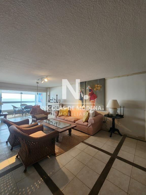 Departamento de 3 dormitorios en venta frente a