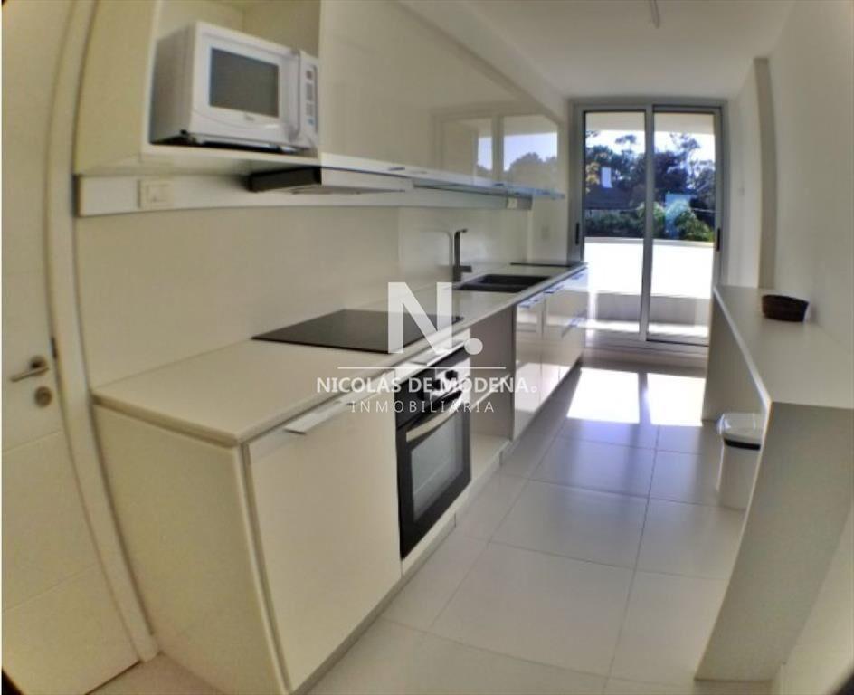 Vende apartamento de 2 dormitorios frente al mar,