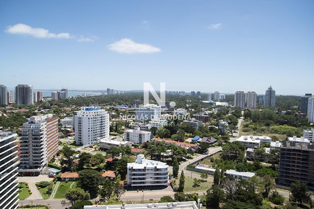 Departamento en venta, zona de playa Brava.