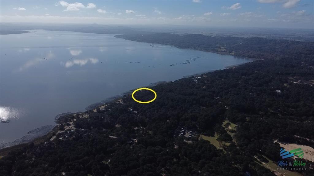 Venta de terreno en Club del lago sobre la Laguna