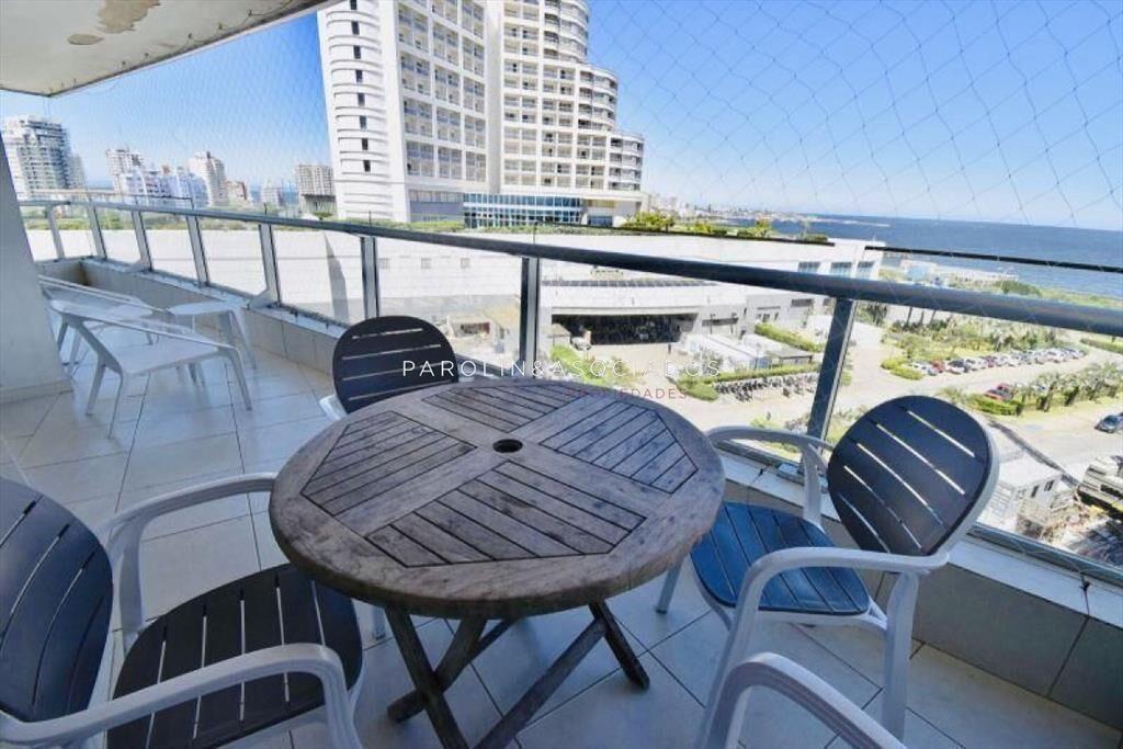 Apartamento de 3 dormitorios en venta en Season Tower, Punt