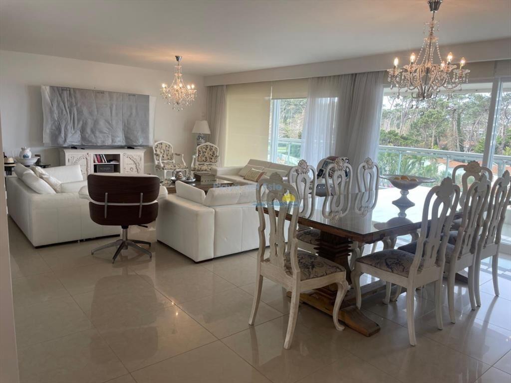 Apartamento en Venta de 3 dormitorios en Punta ,