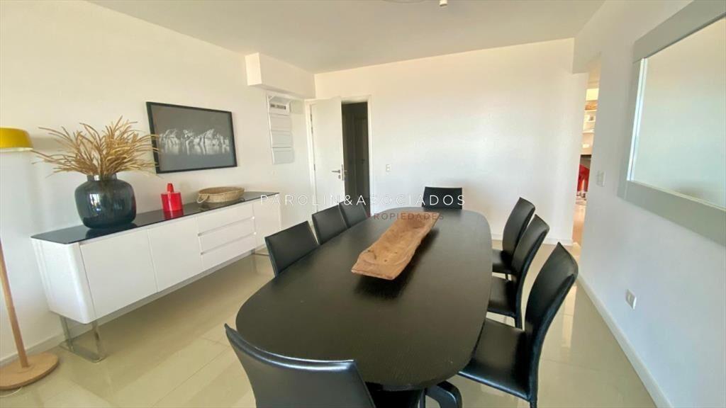 Apartamento de 3 dormitorios en venta en edificio Blue Mari