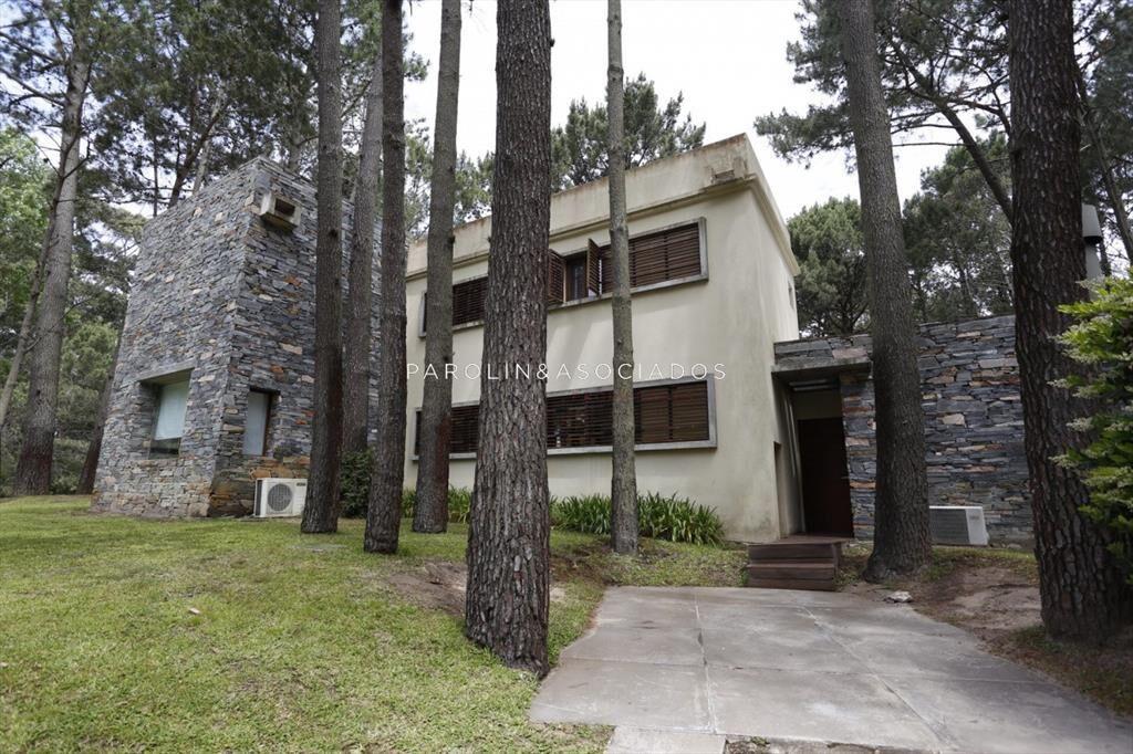 Casa en venta dentro del complejo Solanas.