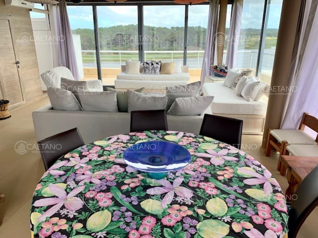Apartamento Penthouse en Venta Con VIsta Tres
