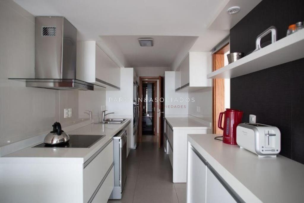 Apartamento en venta de 3 dormitorios en Miami