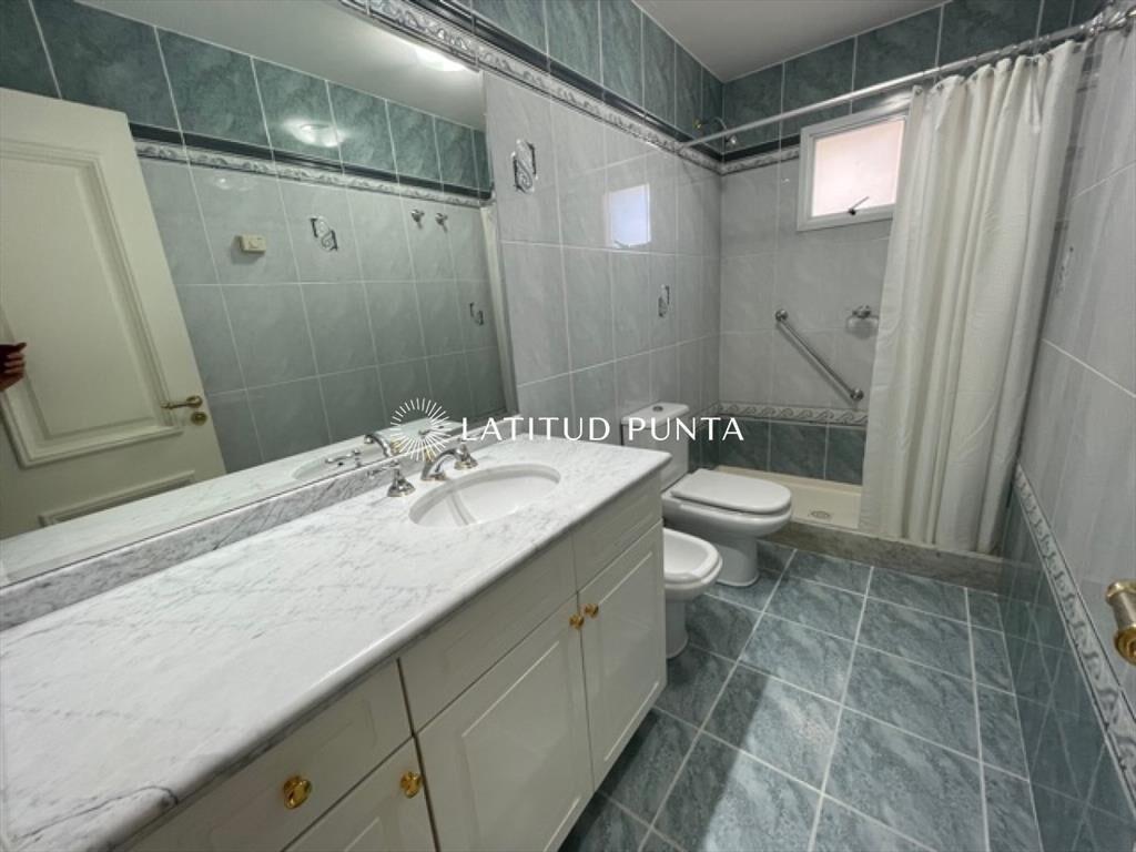 Apartamento de 3 dormitorios en Coral Tower