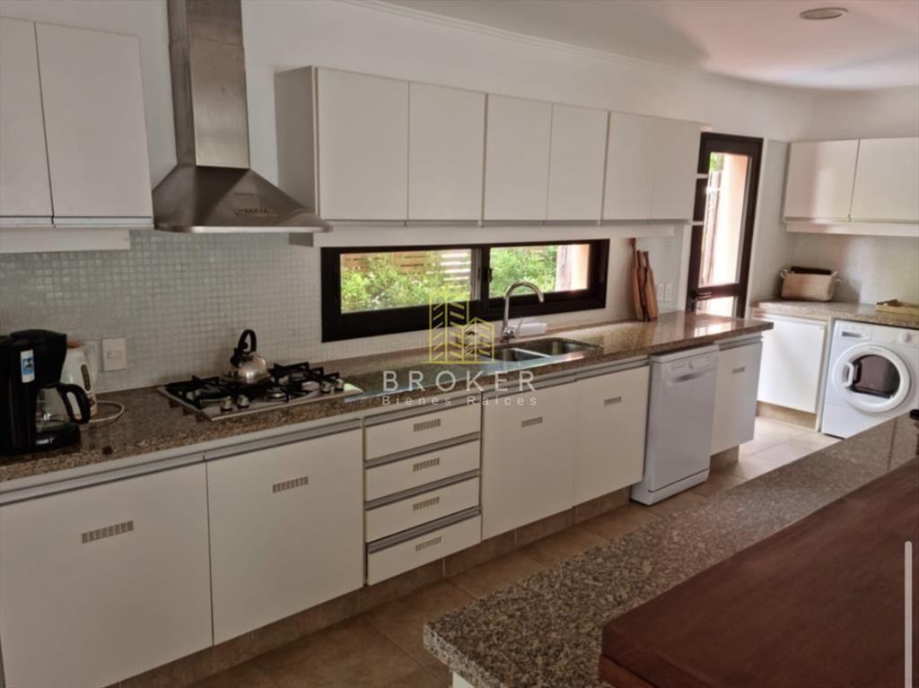 Casa 2 dormitorios barrio privado, Pinares. Punta