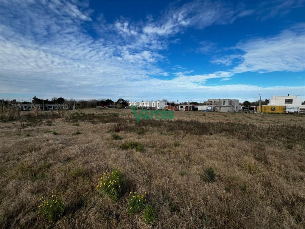 Venta terreno Lagomar, saneamiento. Ideal