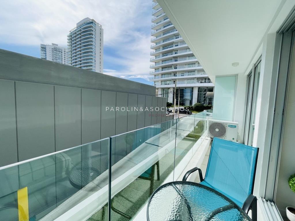 Apartamento en alquiler en Playa Mansa, Punta del Este.