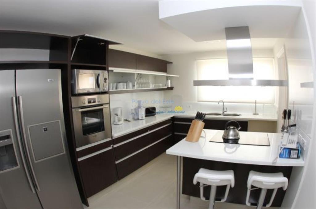 Apartamento en Alquiler de 3 dormitorios en Punta