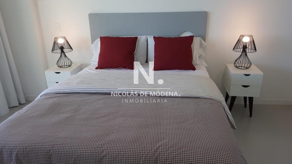 Vende apartamento de 2 dormitorios frente al mar,