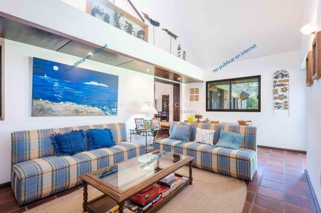Casa en venta de 5 dormitorios en el Golf, Punta del Este.
