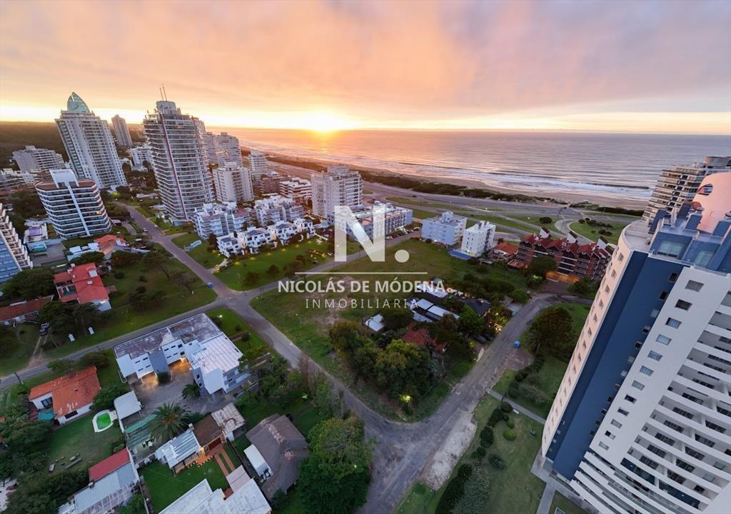 Lanzamiento, Playa Brava - Torre Manglar Albor, 2