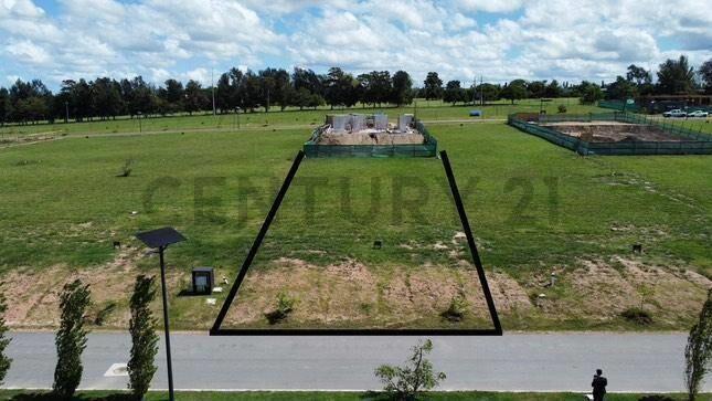 TERRENO  de 816m2 ,en barrio privado Cava de la Tahona,po...