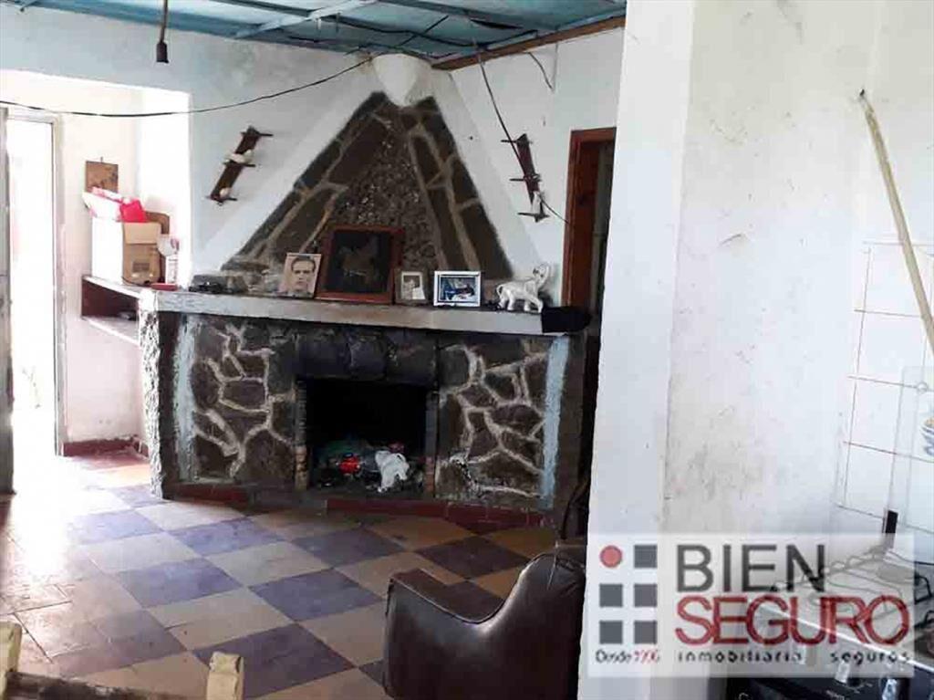 Chacra de 2,7 hás. con 2 casas y un apartamento en venta en