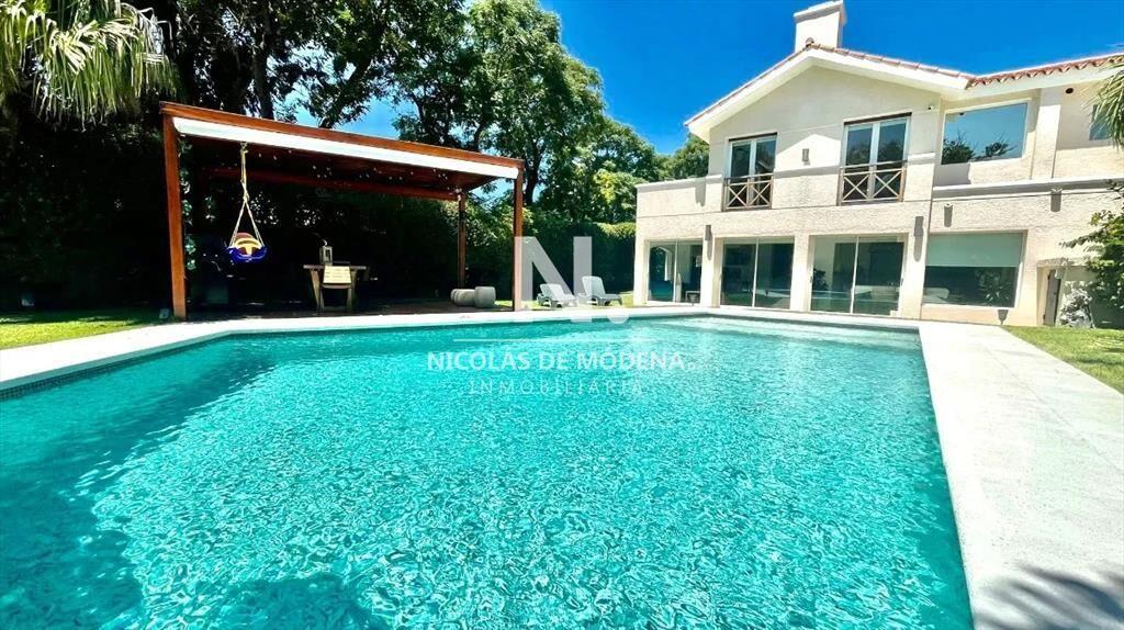 Exclusiva propiedad en VENTA en Carrasco Sur de 5