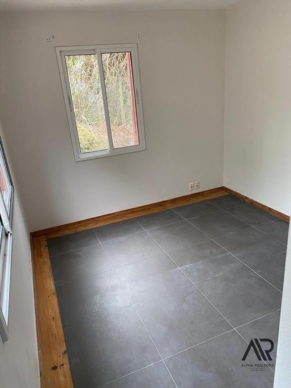 Casa en alquiler de 3 dormitorios c/ cochera en La Tahona
