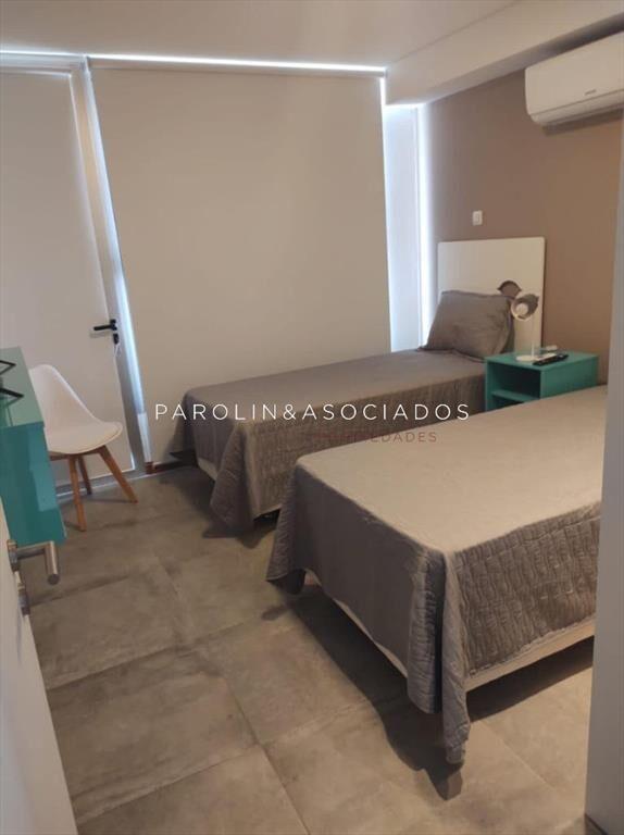 Casa en venta de 4 dormitorios en barrio privado