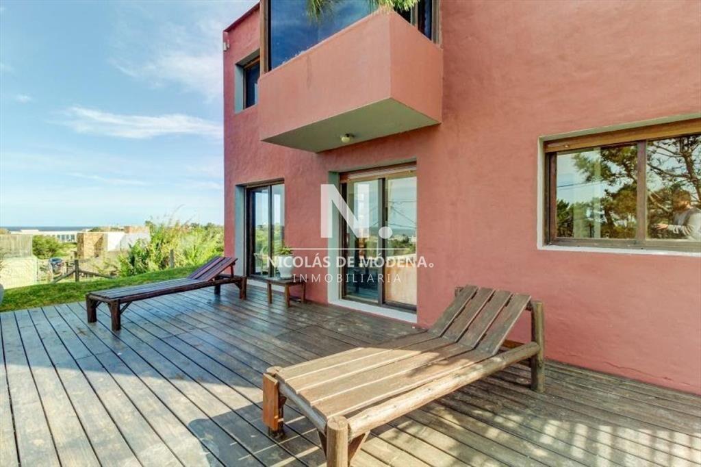 Casa frente al mar en Punta Piedras, 4 dormitorios