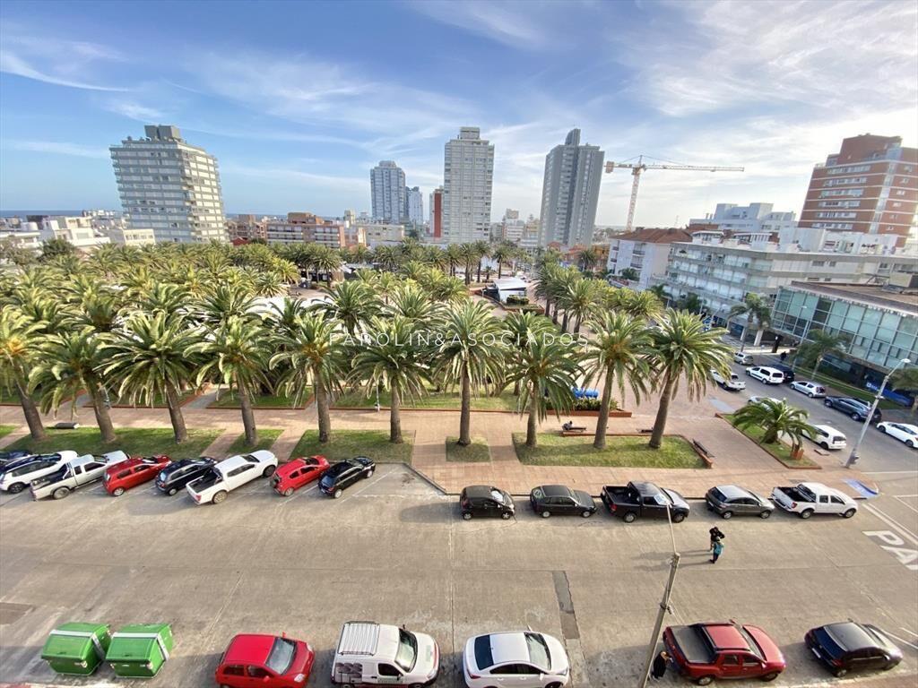 DEPARTAMENTO DE 3 DORMITORIOS EN PENINSULA, PUNTA DEL ESTE