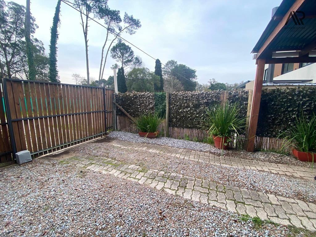 Casa en venta c/ cochera en Reserva del Este