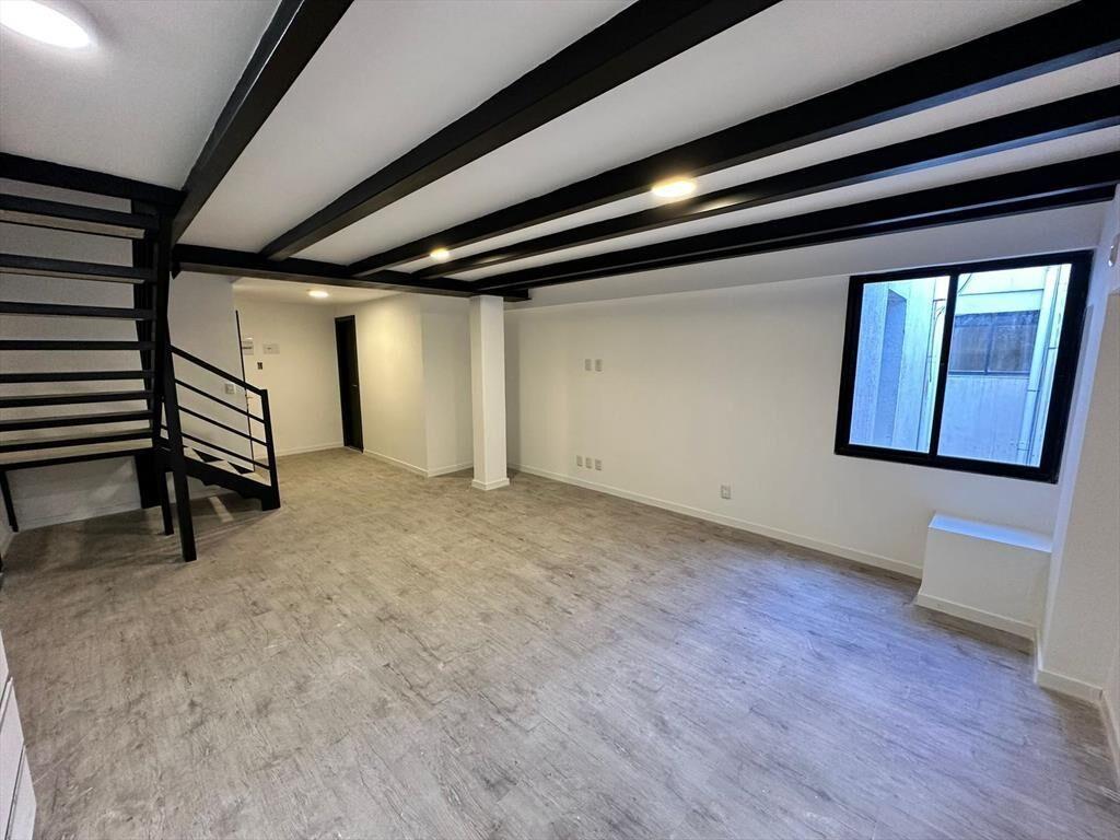 Loft frente a plaza Matriz, 77,5 M2, planta baja   entrepis