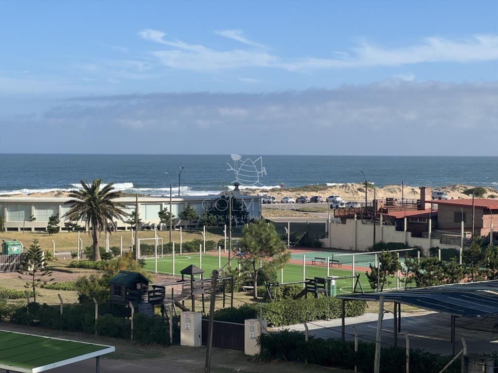 Apartamento en venta con vista directa al mar