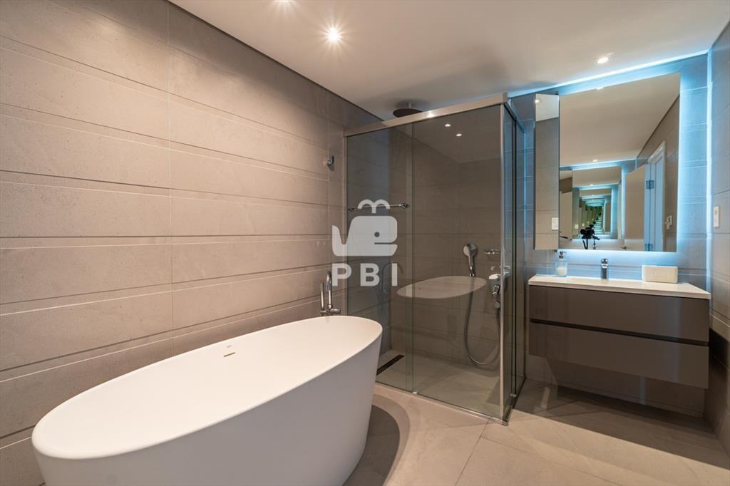 Venta Apartamento 3 dormitorios en suite, Playa -