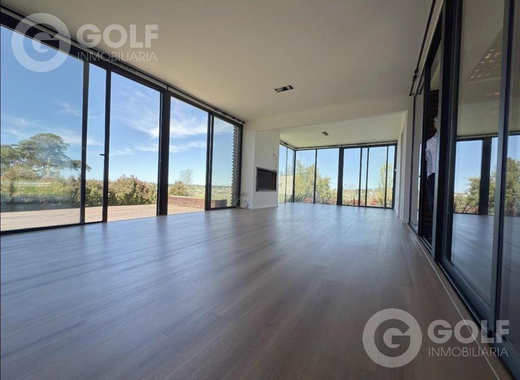 Venta de Casa de 3 dormitorios y servicio en Altos de la T