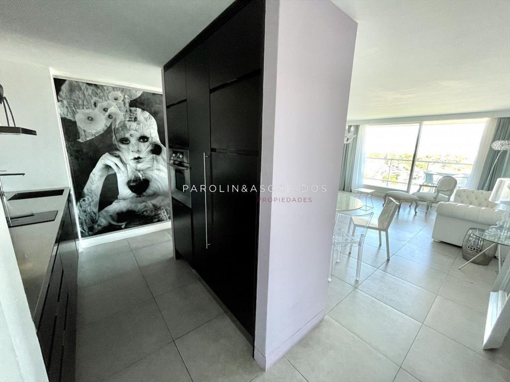 Apartamento en venta en torre Yoo, Punta del Este.