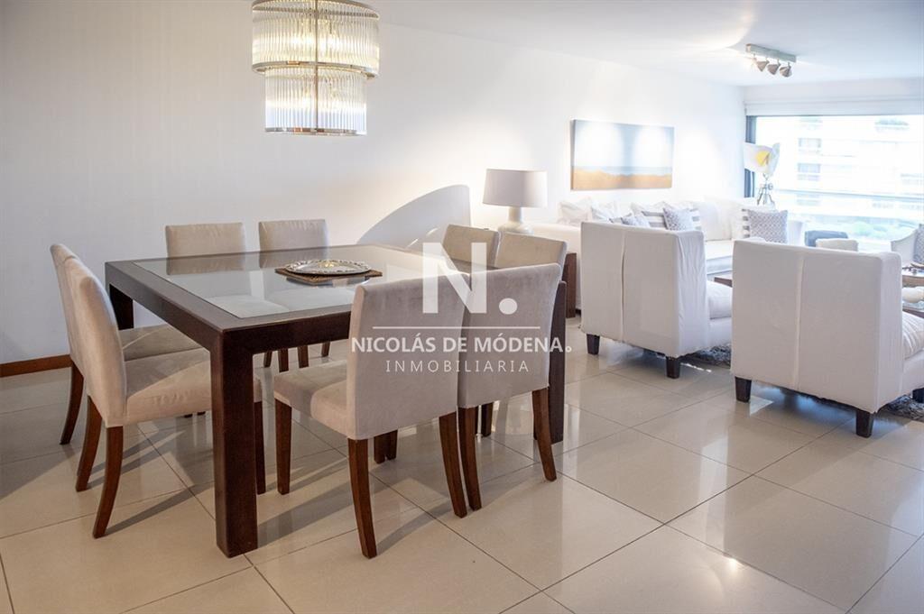 Hermoso Departamento en venta frente a Playa Brava, 3 dorm
