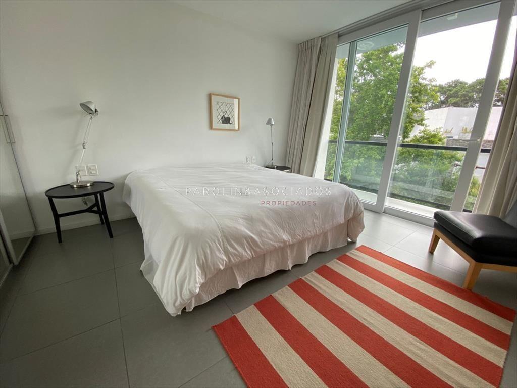 Casa en venta de 5 dormitorios en Mansa, Punta