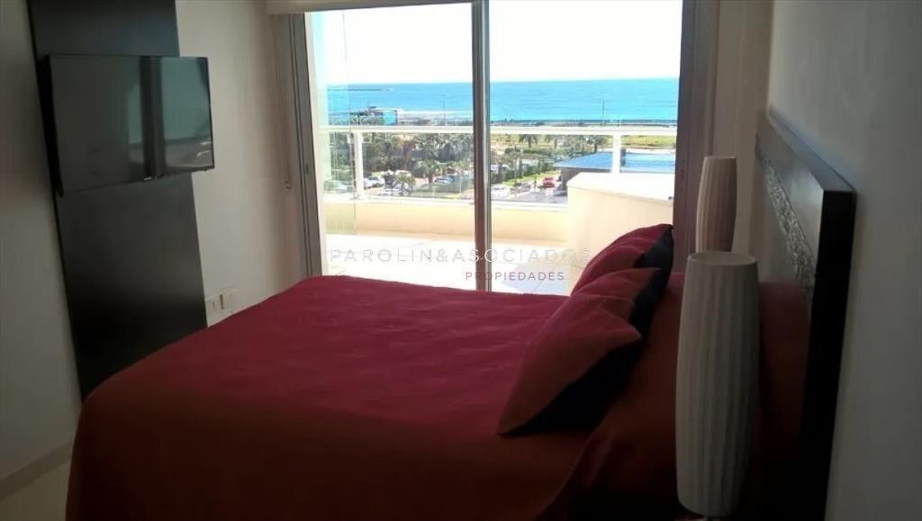 DEPARTAMENTO DE 2 DORMITORIOS  EN SEASON TOWER, PUNTA DEL