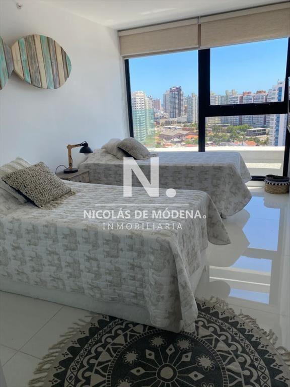 Apartamento de tres dormitorios en venta, ARTOWER Punta del